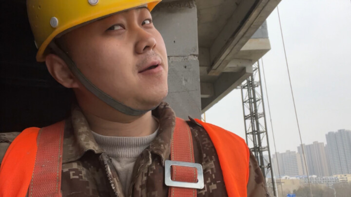 Let me be a total goofball just this once—there are so many coworkers downstairs watching! Hahaha…