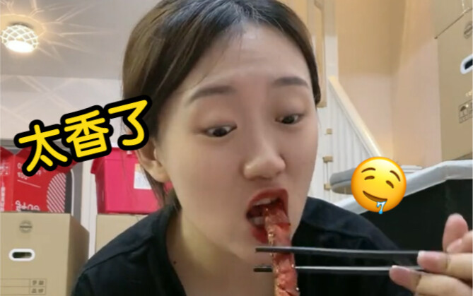夜跑的我在路上经受住了烧烤摊的诱惑，没想到回家破防了！