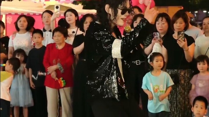 Moonwalk สร้างฝันแห่งจักรวาล