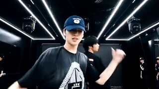 这段动作改得太神了！【文严文】我愿称之为这个练习室的Killing part！简直是帅炸了！