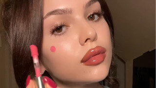 A video tells you how pigmented rarebeauty's blush is
