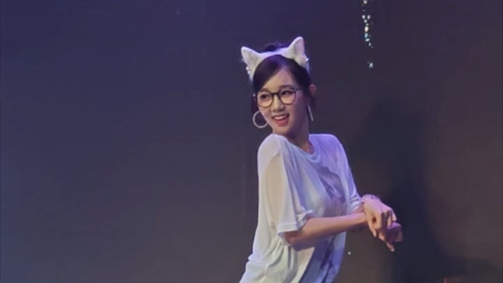 【หลี่จื่อซวน】คัฟเวอร์เพลง “ก้าวแมวน้อยน่ารัก” แมวน้อยกำลังเล็บข่วนคนอยู่!