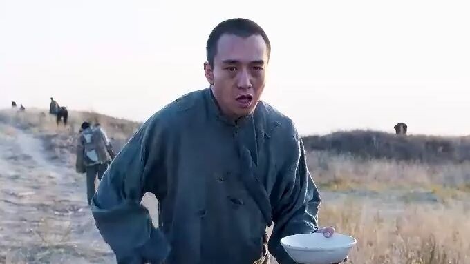 Bai Xiaowen jatuh miskin hingga menjadi pengemis, bahkan sampai memanggil orang lain “ayah” demi ber