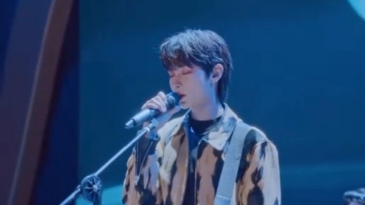 HWANG IN YOEP SINGING "STARLIGHT"