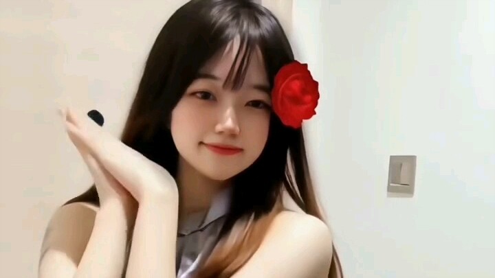 摘了口罩好看多了