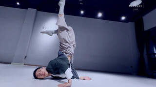 #福禄寿 -马  #现代舞 #编舞 Choreograph by：欣蒙“让我仔细看看你的模样，倒数着最后的谢幕时光，翩翩的你知道吗我满目痍疮。”