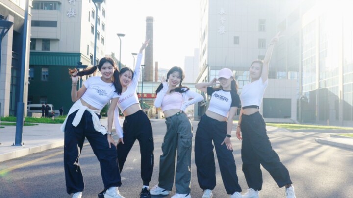 Come on, the Peking Union Medical College students’ dancing is so sweet!