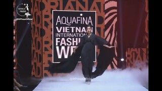 Hương Giang, Thanh Hằng, Minh Tú, Khánh Vân, Phương Khánh, Lệ Hằng vedette catwalk Fashion Week