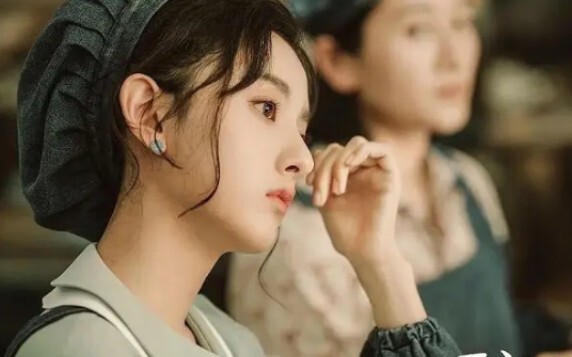 Though Qiao Simei’s all about love, her outfits are seriously stylish and gorgeous.