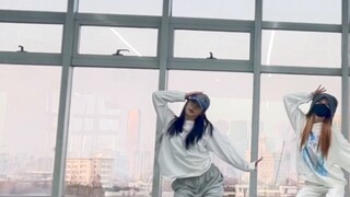 Lompatan pertama setelah Yang Kang [OMG-newjeans]