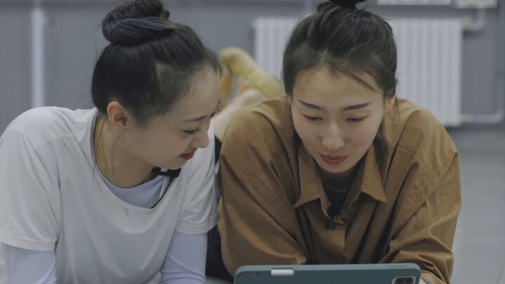 [Hao Ruoqi x Wang Xueruo] Phản ứng với "Confusing Heart" của hai cô gái xinh đẹp đến từ Trung Quốc S