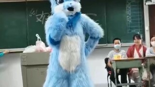 关于屑12岁小学生在班里跳舞这件事