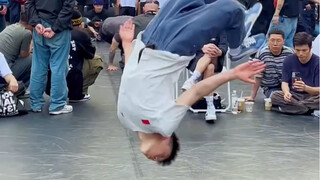 街舞比赛 这一套操作 行云流水 很丝滑