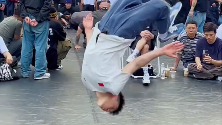 The street dance competition is very smooth and flowing.