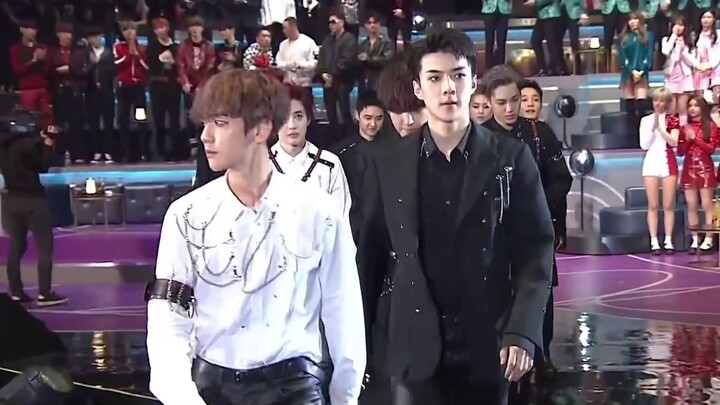 Ai cũng chế giễu EXO ngày càng mờ nhạt, tụt dốc, nhưng những bản nhạc nền đình đám của K‑pop đều có 