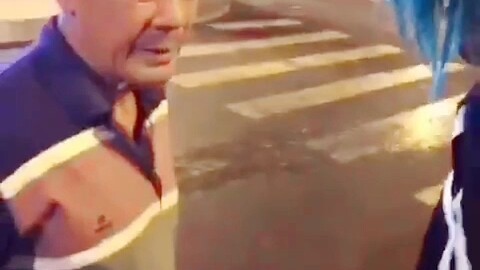 You can tell from the old man’s expression that his butt is really round!