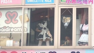 在秋叶原窗外白嫖看女仆表演！