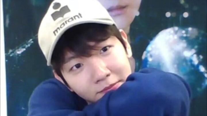 【بين باي شيان】 معجب: "أوبّا، إذا غنّيتَ الراب فستحدث كارثة!" باي شيان: ماذا؟ لماذا؟ أنا جيد جدًا في 