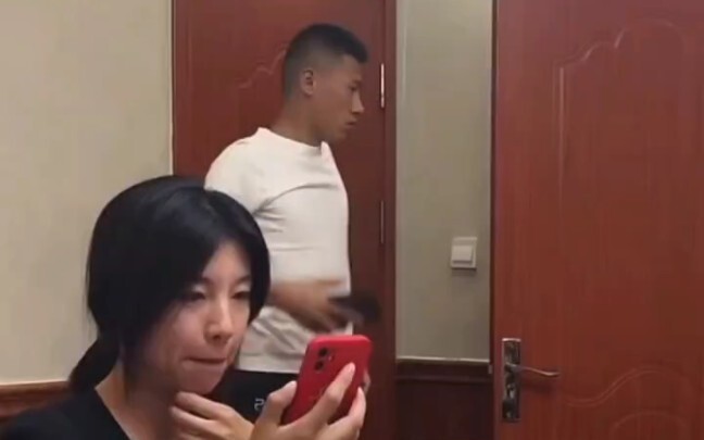 Behind-the-scenes footage of Brother Pang's birthday celebration, with everyone wishing him a happy 