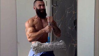 Anatoly: Tôi khuyên bạn nên tập lau thêm 32kg nữa.
