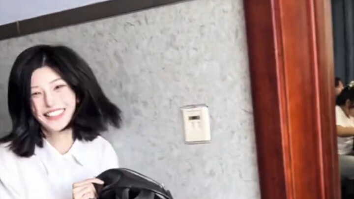 Perempuan lucu itu tidak punya cinta!