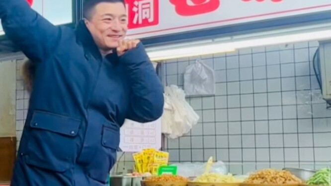 Hãy là fan của tôi và tôi sẽ chiều chuộng bạn. Bữa tiệc khiêu vũ thường niên đã đến rồi!