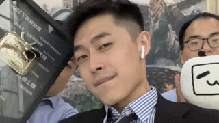 《小陈总之b站十万奖牌开箱》