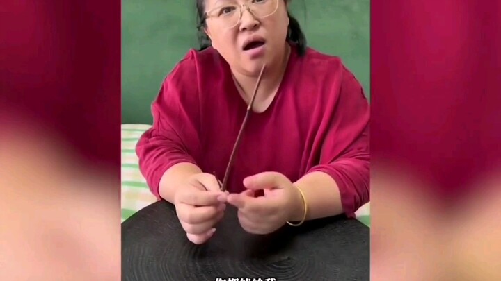 Hèn chi các gia đình giàu có thời xưa đều có nhà kho, cô ấy đã tìm được những món đồ kỳ lạ này bằng 