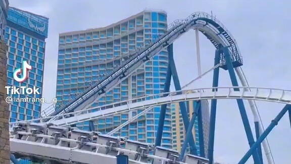 Ai chơi 2 trò này chx ạ??? Còn iem thì có đi Hạ Long r á nhưng bố mẹ ko cho đi thử 😢 😢😢