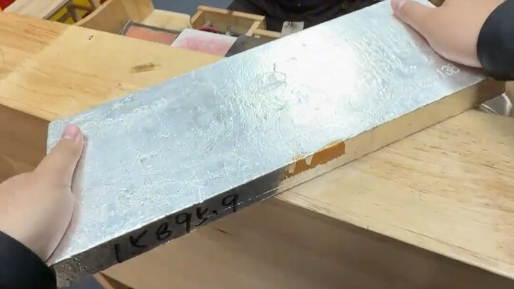 شو اللي بيفكر فيه هذا العجوز؟