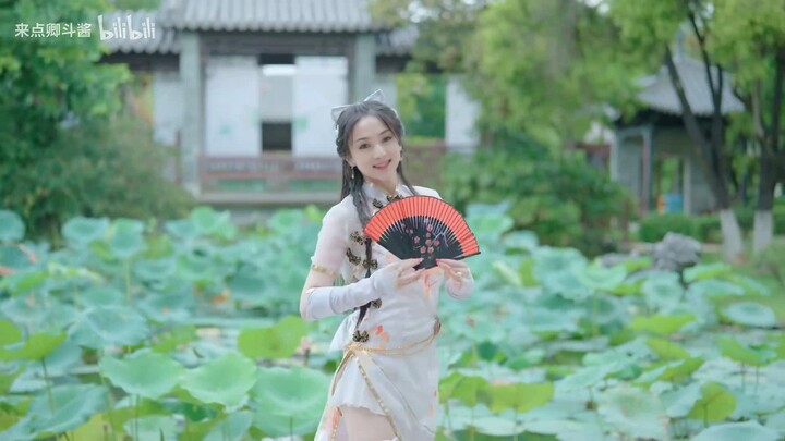 童年女神蒋勤勤回到十八岁穿旗袍跳舞是什么画面