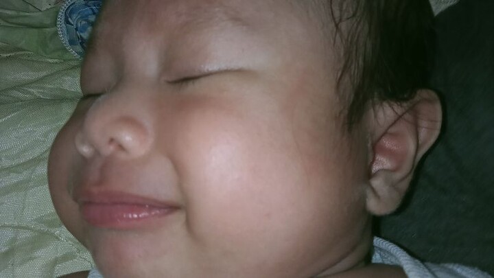 yummy apple my tummy baby my apple na my tummy eating apple na my tummy