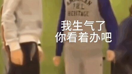 Trong căn phòng xanh nhỏ, Wonwoo mỗi ngày đều “rải” mười tấn khí chất, chín tấn trong đó dành cho Mi