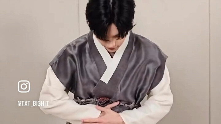 الإخوة الصغار الذين يحبون اللعب بشكل تجريدي...