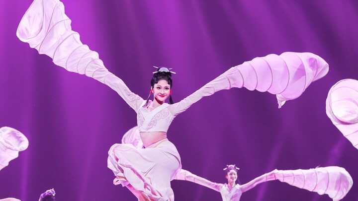 【Giải thưởng Hoa Sen lần thứ 13】Vũ đạo cổ điển “Diêu Quang Phú” – sóng cuộn mây trôi, ánh sáng lấp l