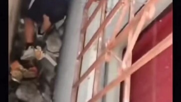 Lihat anaknya sampai ketakutan