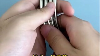 يمكن للعبة فك الأزرار الذكية المتخفية على شكل لف أن تدرب قدرة الأطفال العملية والتفكير المنطقي، مما 