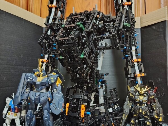 1/12 Banshee Gundam upper body module, cockpit unfolded
