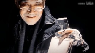 Zhou Zhezhi, played by teacher Li Xuejian, reappears as the three-body sword holder