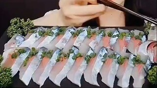 中文字幕-吃生鱼ASMR eating fish sashimi