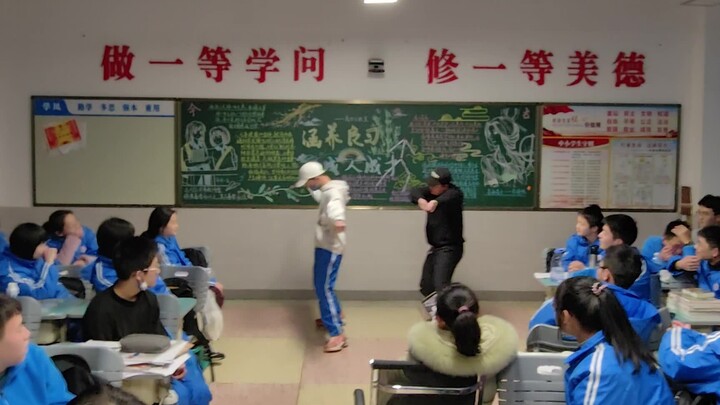 <สิ่งที่นักเรียนใหม่โรงเรียนมัธยมต้นฉางเต๋อต้องดูในช่วงปิดเทอมฤดูร้อน> โรงเรียนมัธยมต้นฉางเต๋อ × โรง