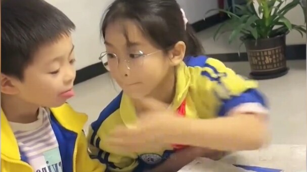 Tổng hợp những lần bị chị gái áp đảo về huyết thống