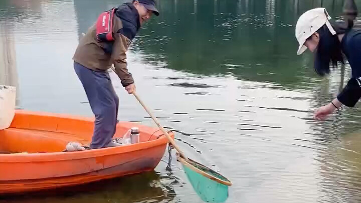 Let's see who'll fall into the water? Oh... turns out it's me, boo hoo~