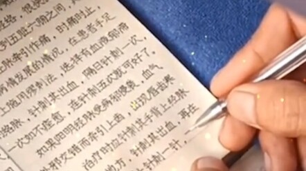 Karya agung bangsa, pak tukang jaga proyek menulis ulang buku seolah-olah mencetak, warganet: “Biksu