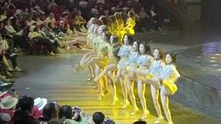ลูกชายของฉันทำคะแนนได้ 18 คะแนนในการทดสอบ และรางวัลก็คือทริปไปเมืองแห่งภาพยนตร์และโทรทัศน์