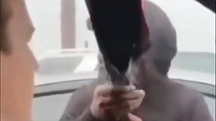 إنظر إلى التعبيرات، لا يبدو أنها مُمثلة