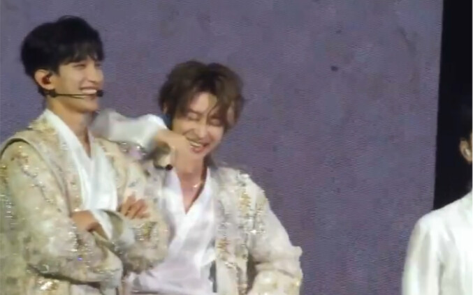 【SVT Concert Ma Cao】Cuộc chiến hổ vs chuột hamster: Ai hiểu thì cười bò luôn!