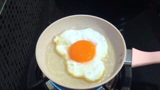 กระเพรา+ผัดมาม่า หมูหน่อไม้