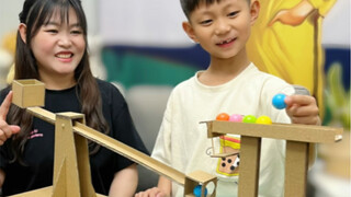 أرجوحة كرات صغيرة مريحة للغاية، يمكن للأطفال اللعب بها طوال اليوم دون توقف على الإطلاق