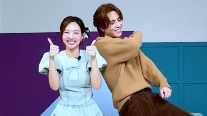Lin Nayeon × Kim Yujun “PYTHON+Sticky” Dance Cha💖